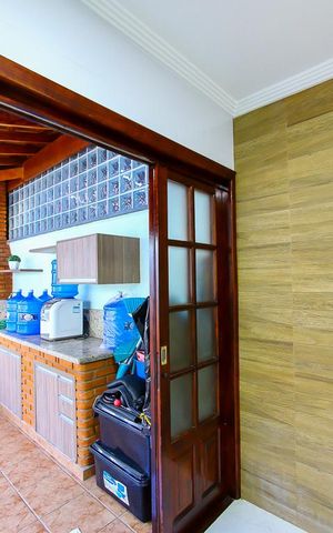 Casa à venda com 220m², 4 quartos e 4 vagas Casa à venda com 220m², 4 quartos e 4 vagasArea de Serviço