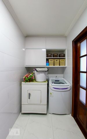 Casa à venda com 220m², 4 quartos e 4 vagas Casa à venda com 220m², 4 quartos e 4 vagasArea de Serviço
