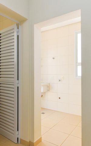 Casa de condomínio à venda com 283m², 3 quartos e 5 vagas Casa de condomínio à venda com 283m², 3 quartos e 5 vagasArea Serviço