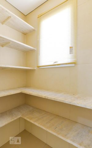 Casa de condomínio à venda com 283m², 3 quartos e 5 vagas Casa de condomínio à venda com 283m², 3 quartos e 5 vagasDespensa
