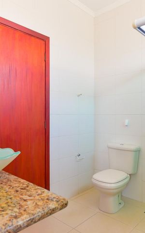 Casa de condomínio à venda com 283m², 3 quartos e 5 vagas Casa de condomínio à venda com 283m², 3 quartos e 5 vagasBanheiro Suíte 2