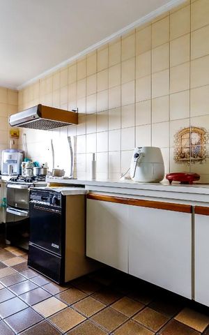 Casa à venda com 260m², 4 quartos e 3 vagas Casa à venda com 260m², 4 quartos e 3 vagasCozinha