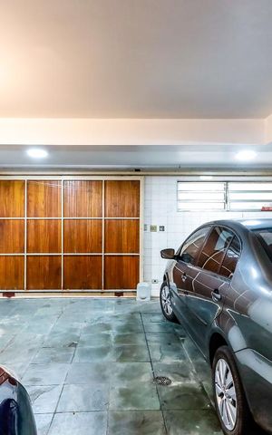 Casa à venda com 260m², 4 quartos e 3 vagas Casa à venda com 260m², 4 quartos e 3 vagasGaragem