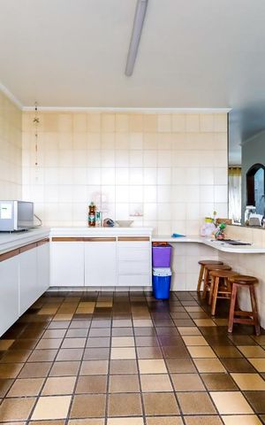 Casa à venda com 260m², 4 quartos e 3 vagas Casa à venda com 260m², 4 quartos e 3 vagasCozinha