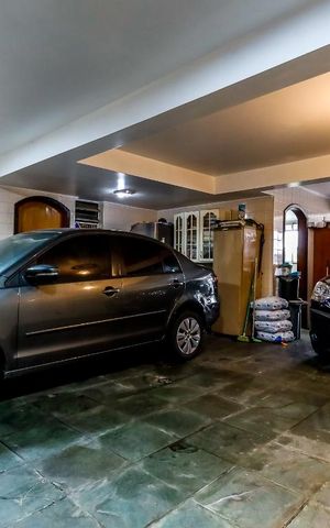 Casa à venda com 260m², 4 quartos e 3 vagas Casa à venda com 260m², 4 quartos e 3 vagasGaragem