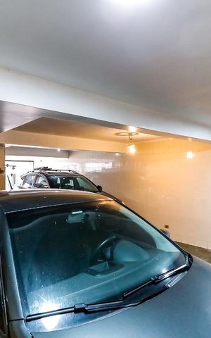 Casa à venda com 260m², 4 quartos e 3 vagas Casa à venda com 260m², 4 quartos e 3 vagasGaragem