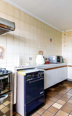 Casa à venda com 260m², 4 quartos e 3 vagas Casa à venda com 260m², 4 quartos e 3 vagasCozinha
