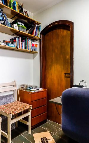 Casa à venda com 260m², 4 quartos e 3 vagas Casa à venda com 260m², 4 quartos e 3 vagasEscritório