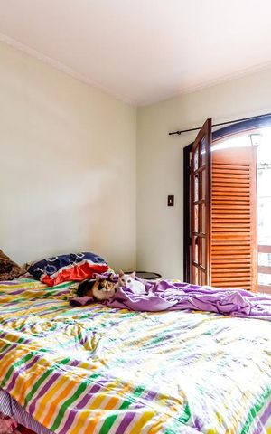Casa à venda com 260m², 4 quartos e 3 vagas Casa à venda com 260m², 4 quartos e 3 vagasQuarto 4