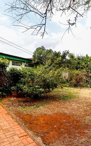 Casa à venda com 260m², 4 quartos e 3 vagas Casa à venda com 260m², 4 quartos e 3 vagasQuintal