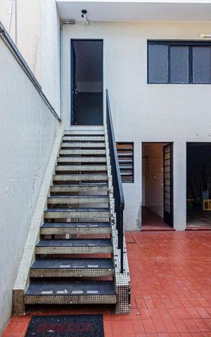 Casa para alugar com 231m², 3 quartos e 4 vagas Casa para alugar com 231m², 3 quartos e 4 vagasEscada