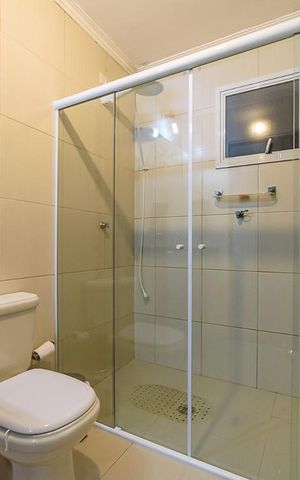 Casa à venda com 300m², 4 quartos e 2 vagas Casa à venda com 300m², 4 quartos e 2 vagasBanheiro da Suíte 1