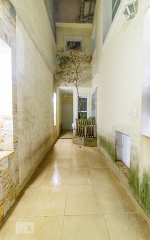 Casa à venda com 300m², 4 quartos e 2 vagas Casa à venda com 300m², 4 quartos e 2 vagasQuintal