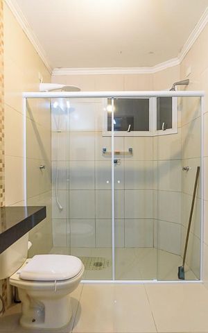 Casa à venda com 300m², 4 quartos e 2 vagas Casa à venda com 300m², 4 quartos e 2 vagasBanheiro da Suíte 1