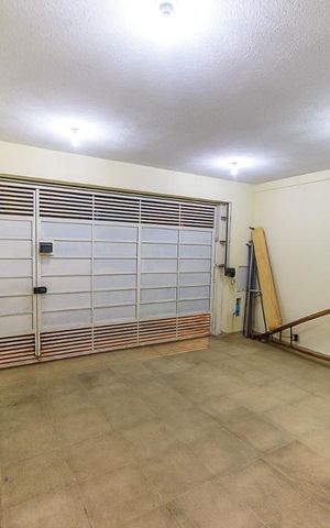 Casa à venda com 300m², 4 quartos e 2 vagas Casa à venda com 300m², 4 quartos e 2 vagasGaragem