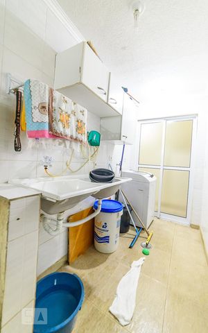 Casa à venda com 300m², 4 quartos e 2 vagas Casa à venda com 300m², 4 quartos e 2 vagasÁrea de Serviço