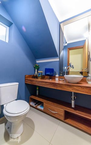 Casa à venda com 300m², 4 quartos e 2 vagas Casa à venda com 300m², 4 quartos e 2 vagasLavabo