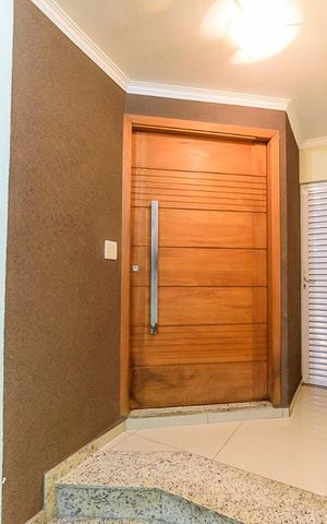 Casa à venda com 300m², 4 quartos e 2 vagas Casa à venda com 300m², 4 quartos e 2 vagasGaragem