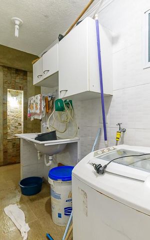 Casa à venda com 300m², 4 quartos e 2 vagas Casa à venda com 300m², 4 quartos e 2 vagasÁrea de Serviço