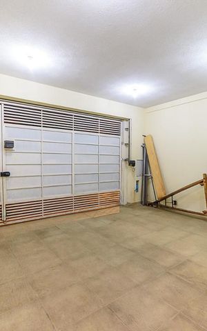 Casa à venda com 300m², 4 quartos e 2 vagas Casa à venda com 300m², 4 quartos e 2 vagasGaragem