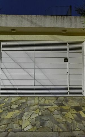 Casa à venda com 300m², 4 quartos e 2 vagas Casa à venda com 300m², 4 quartos e 2 vagasFachada