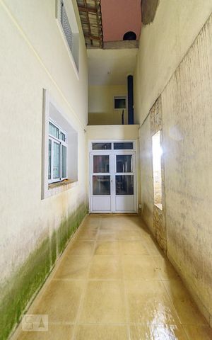 Casa à venda com 300m², 4 quartos e 2 vagas Casa à venda com 300m², 4 quartos e 2 vagasQuintal