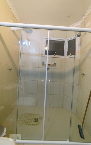 Casa à venda com 300m², 4 quartos e 2 vagas Casa à venda com 300m², 4 quartos e 2 vagasBanheiro da Suíte 1