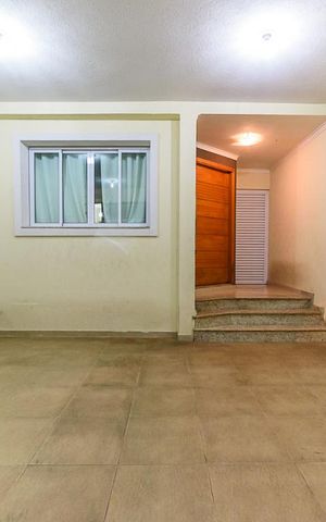 Casa à venda com 300m², 4 quartos e 2 vagas Casa à venda com 300m², 4 quartos e 2 vagasGaragem
