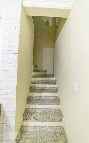 Casa à venda com 300m², 4 quartos e 2 vagas Casa à venda com 300m², 4 quartos e 2 vagasCorredor