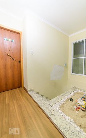 Casa à venda com 300m², 4 quartos e 2 vagas Casa à venda com 300m², 4 quartos e 2 vagasCorredor