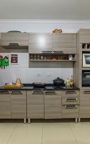 Casa à venda com 300m², 4 quartos e 2 vagas Casa à venda com 300m², 4 quartos e 2 vagasCozinha - Armários