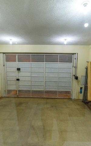 Casa à venda com 300m², 4 quartos e 2 vagas Casa à venda com 300m², 4 quartos e 2 vagasVista da Sala