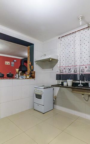 Casa à venda com 300m², 4 quartos e 2 vagas Casa à venda com 300m², 4 quartos e 2 vagasCozinha