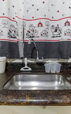 Casa à venda com 300m², 4 quartos e 2 vagas Casa à venda com 300m², 4 quartos e 2 vagasCozinha - Torneira