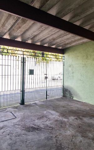 Casa à venda com 180m², 4 quartos e 2 vagas Casa à venda com 180m², 4 quartos e 2 vagasGaragem
