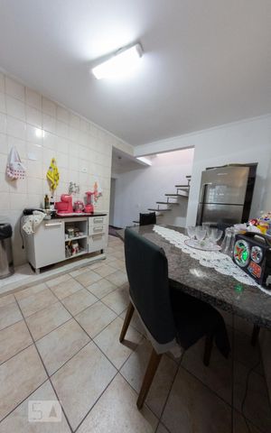 Casa para alugar com 120m², 4 quartos e 2 vagasCozinha