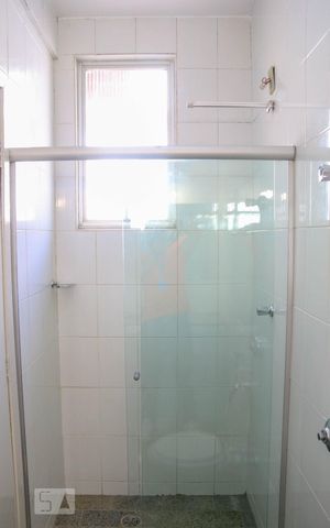 Apartamento à venda com 300m², 3 quartos e 4 vagas Apartamento à venda com 300m², 3 quartos e 4 vagasBanheiro da Suíte