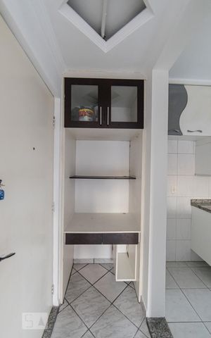 Apartamento à venda com 50m², 2 quartos e 1 vaga Apartamento à venda com 50m², 2 quartos e 1 vagaHall