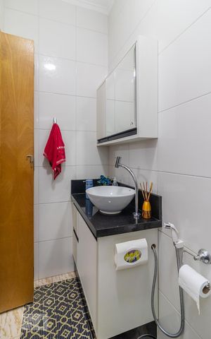 Casa à venda com 136m², 3 quartos e 2 vagasBanheiro de serviço