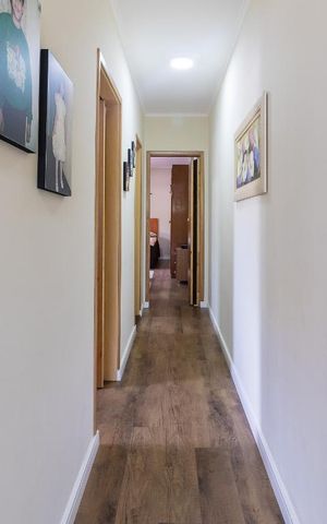 Casa à venda com 136m², 3 quartos e 2 vagasCorredor