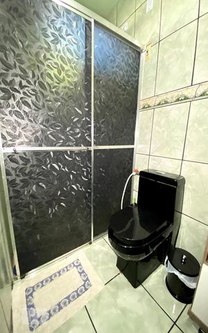 Casa à venda com 196m², 5 quartos e 1 vagaBanheiro 1