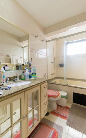 Apartamento à venda com 125m², 4 quartos e 3 vagasBanheiro da Suíte 1