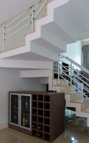 Casa à venda com 338m², 5 quartos e 4 vagas Casa à venda com 338m², 5 quartos e 4 vagasSala