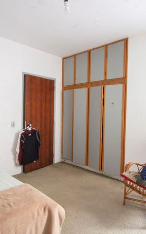 Casa à venda com 330m², 3 quartos e 2 vagasQuarto 1 - Armários