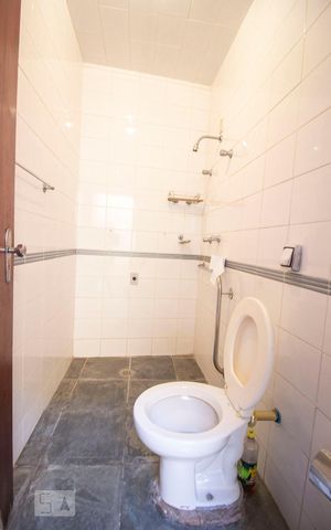 Casa à venda com 330m², 3 quartos e 2 vagasBanheiro de Serviço