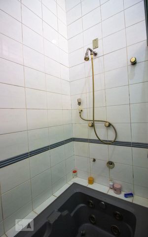 Casa à venda com 330m², 3 quartos e 2 vagasDetalhe do Banheiro da Suite