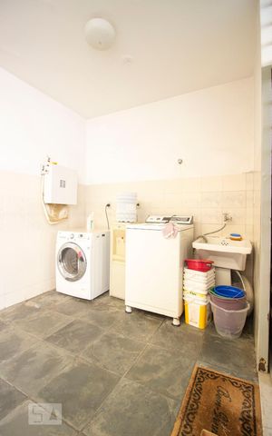 Casa à venda com 330m², 3 quartos e 2 vagasÁrea de Serviço
