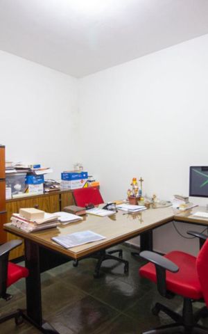 Casa à venda com 330m², 3 quartos e 2 vagasEscritório
