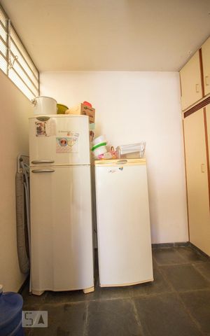 Casa à venda com 330m², 3 quartos e 2 vagasQuarto de Serviço