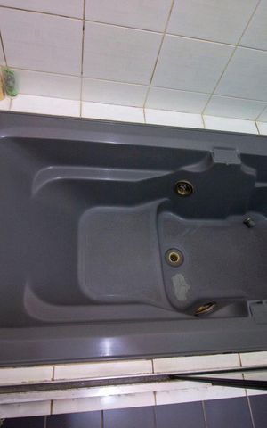 Casa à venda com 330m², 3 quartos e 2 vagasBanheira